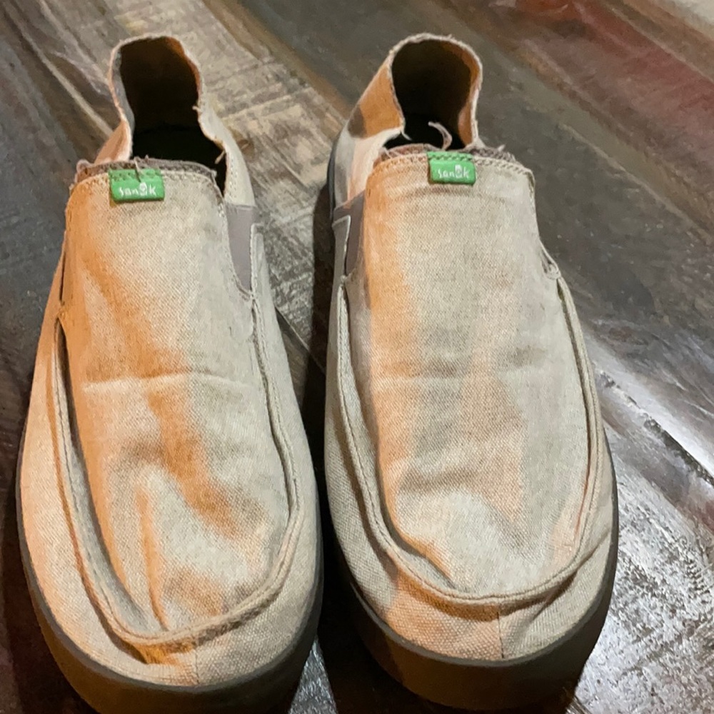 Sanuks never Worn without tags